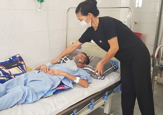 Thông tin MỚI vụ 8 công nhân bị bụi phổi ở Nghệ An: Thêm 2 bệnh nhân diễn biến nặng, bụi dày không thể rửa - Ảnh 3